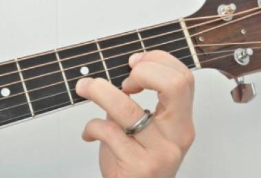 Cách chuyển hợp âm khi tập Guitar